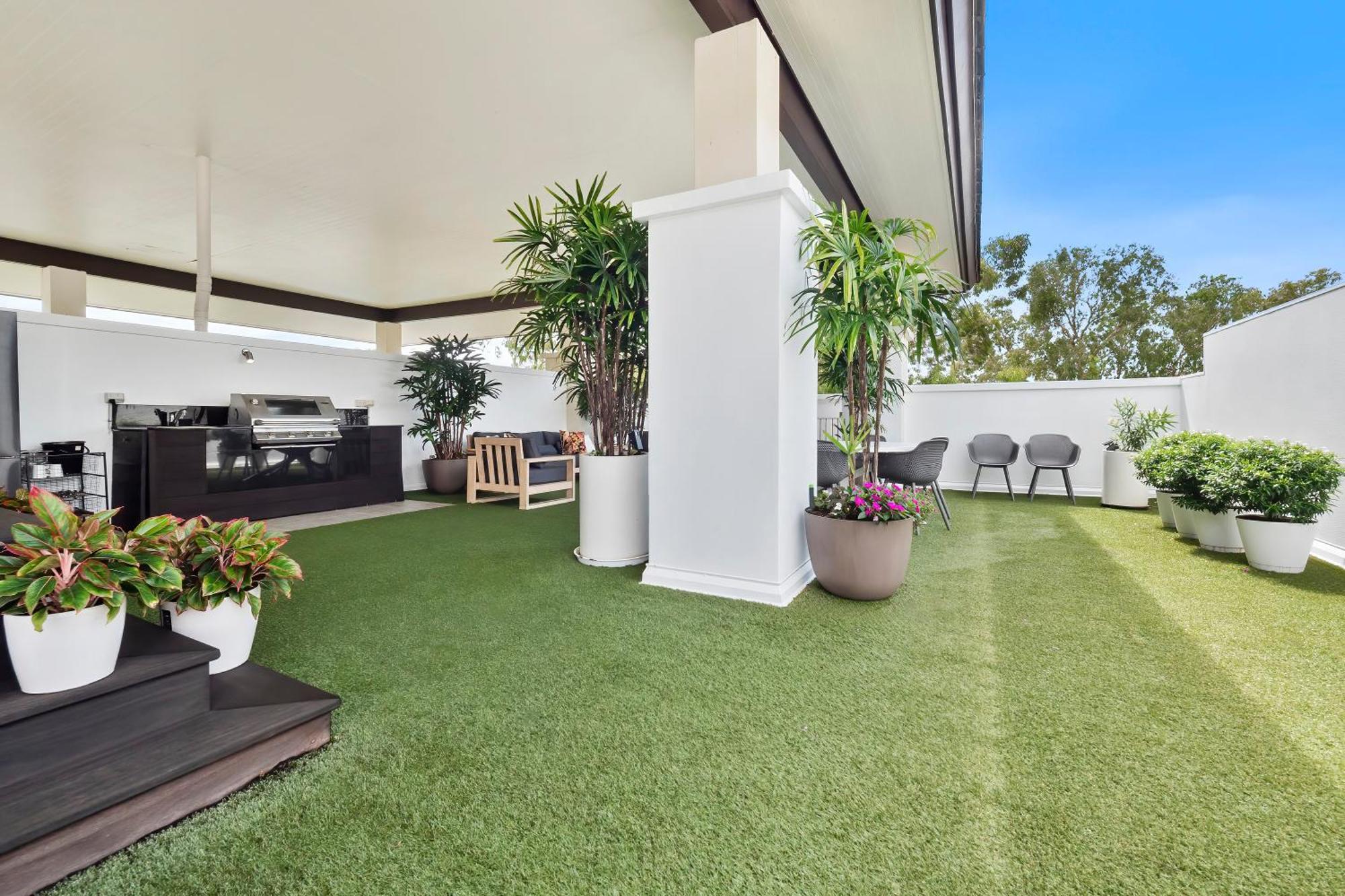 Temple 2 Bedroom Penthouse Apartment *