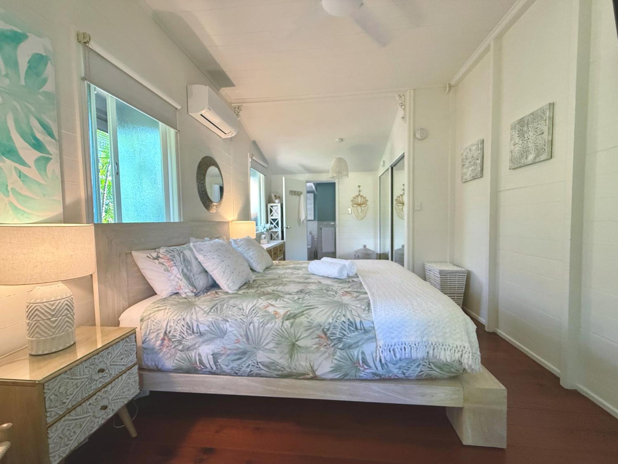 Holiday home Sweet Creek Cottage, Palm Cove, 200m To Beach, Heated Pool, Pets *