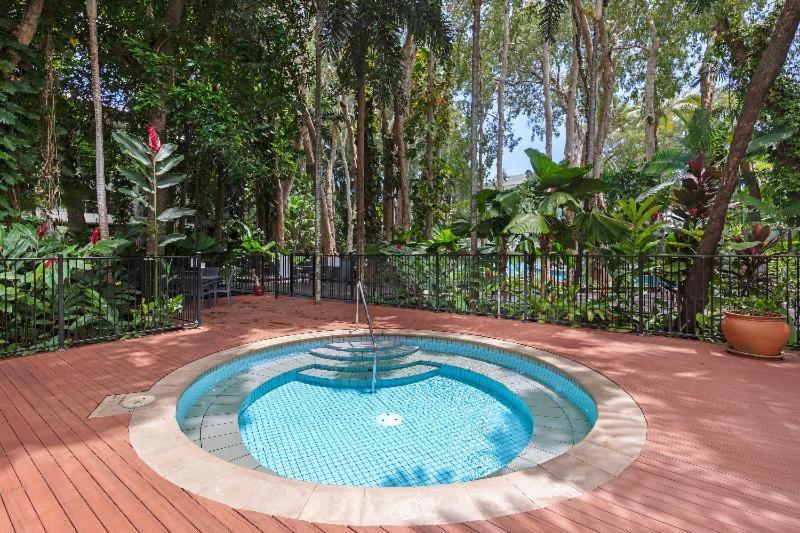 Luxury 2 Bed Unit, Pool & Ocean Views From Third Floor