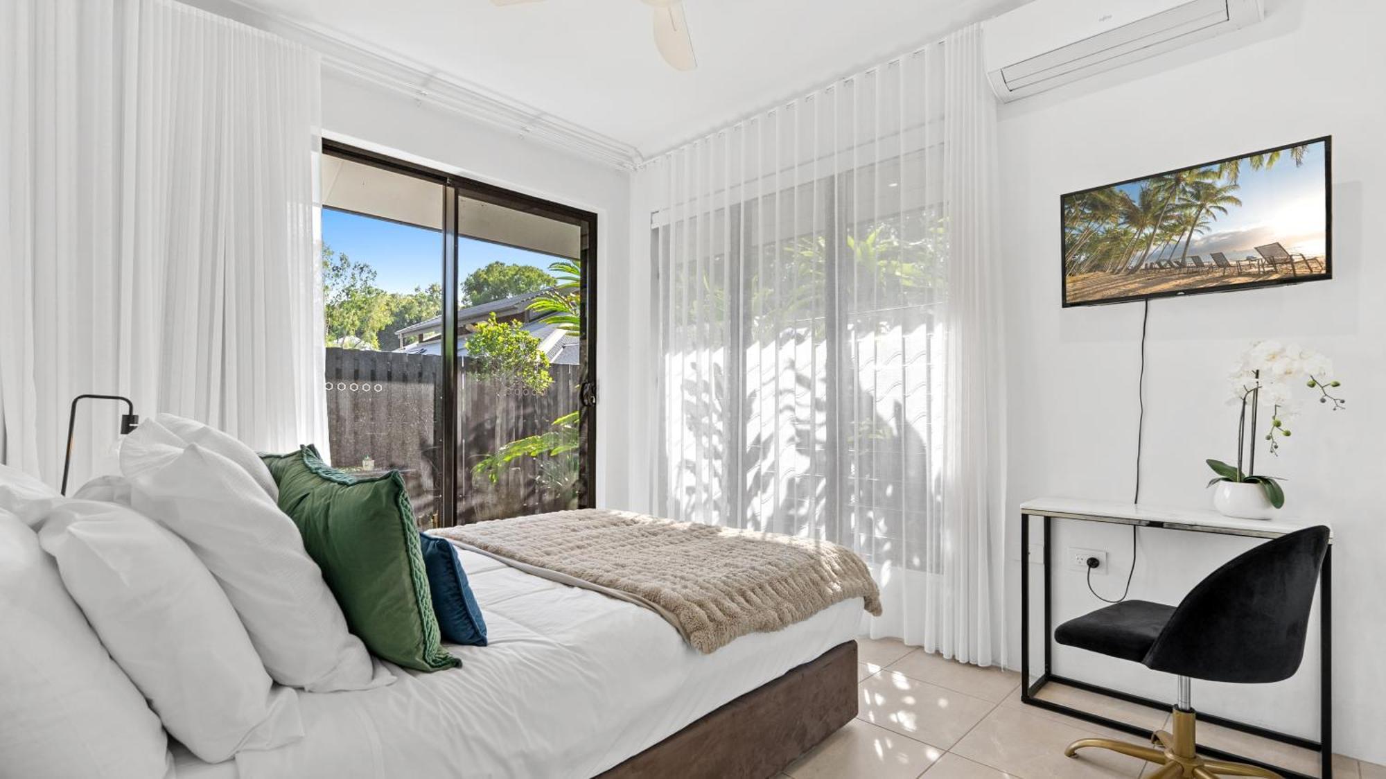 Pura - Tropical Luxury Living * Palm Cove