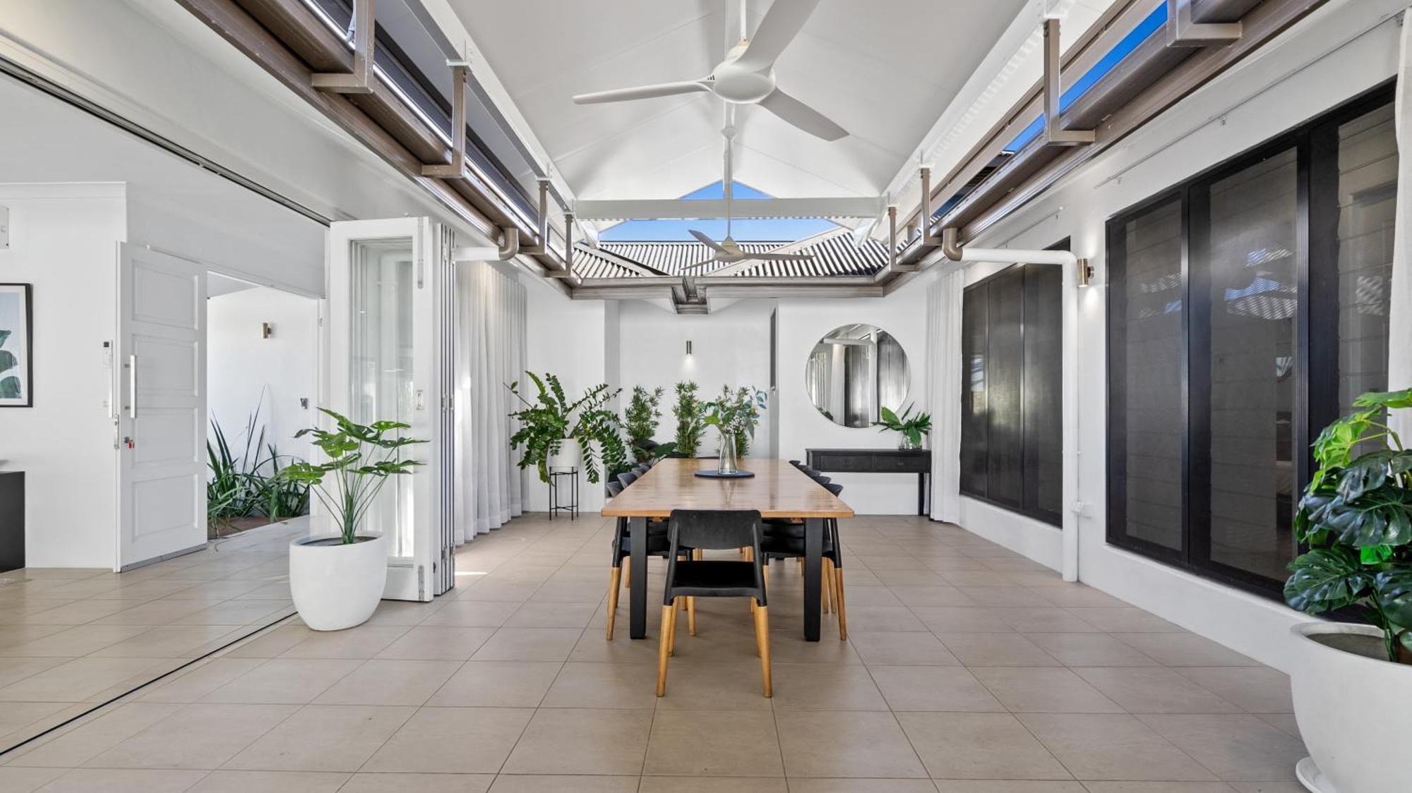 Pura - Tropical Luxury Living Holiday home *