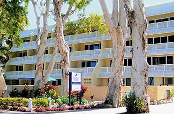 Aparthotel Marlin Waters Beachfront