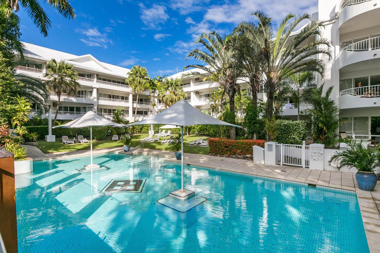 Belle Escapes - Poolside Alamanda Beachfront 