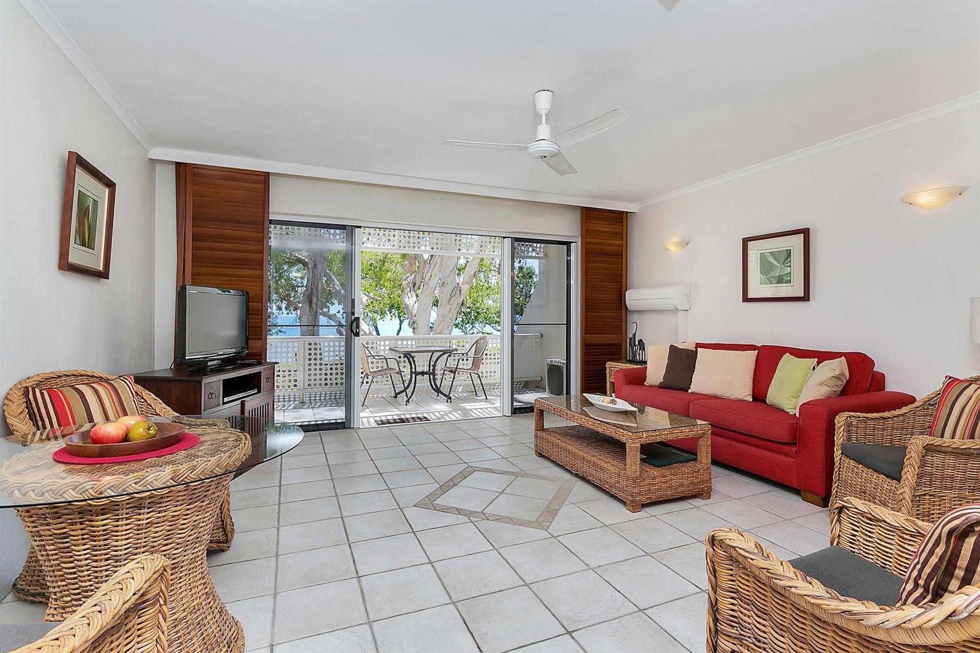 On Beachfront * Palm Cove