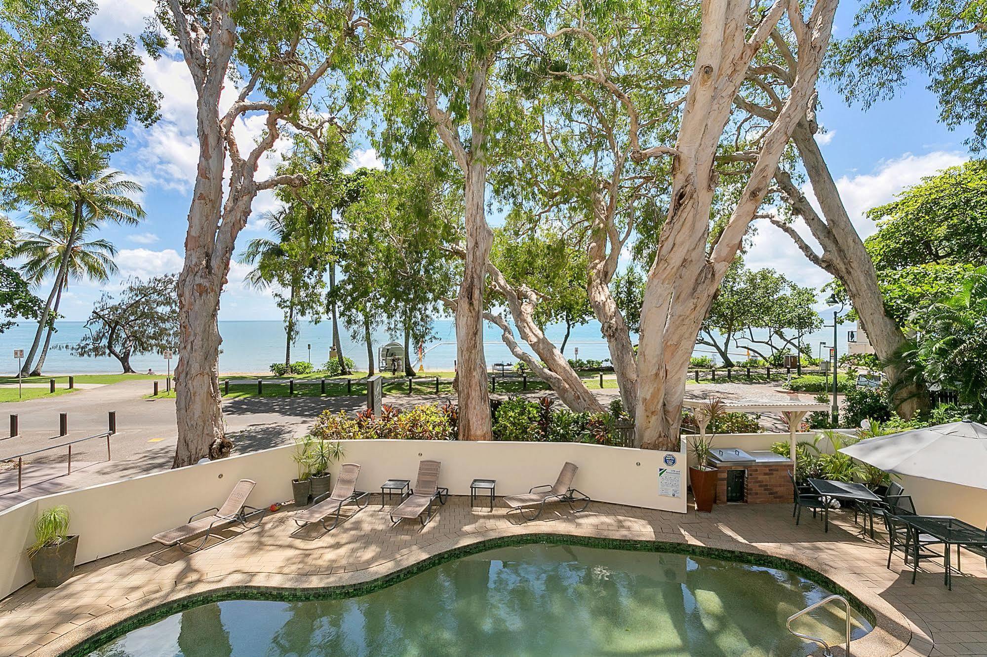Apartment On Beachfront Palm Cove
