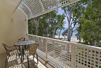 Apartment On Beachfront Palm Cove
