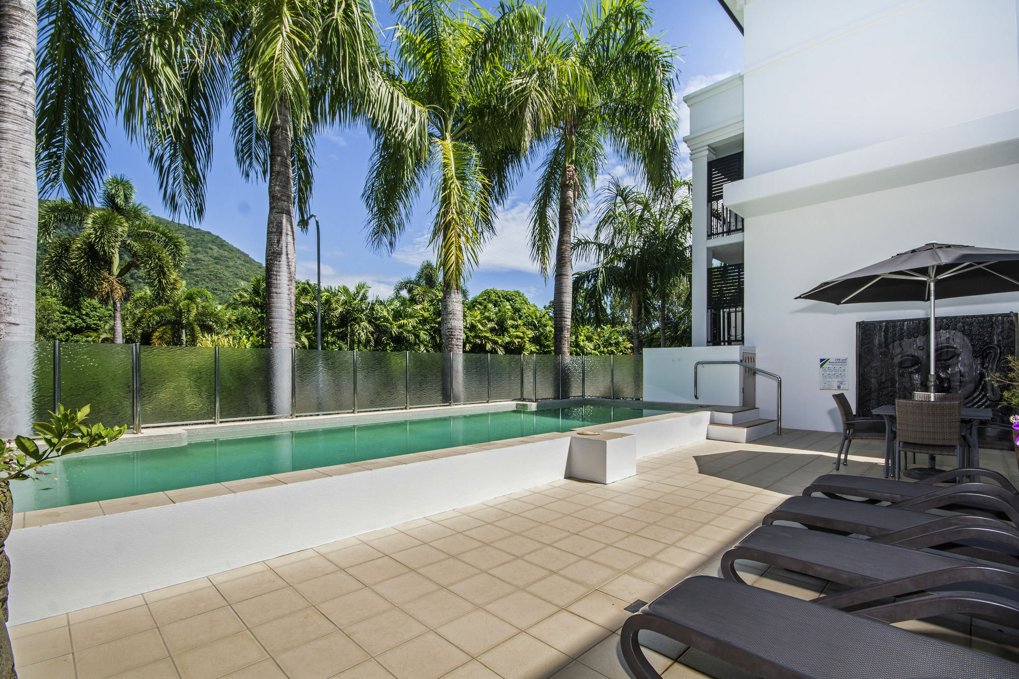 Elysium 4* Palm Cove