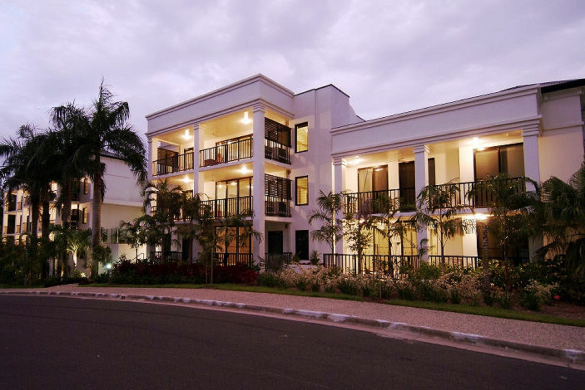 Elysium Aparthotel 4*