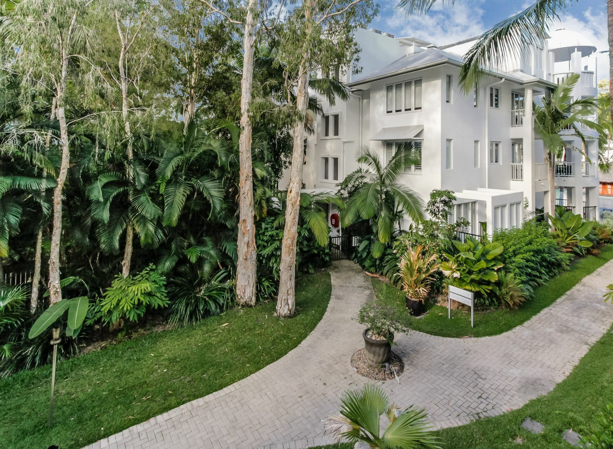The Club Premium Private Palm Cove