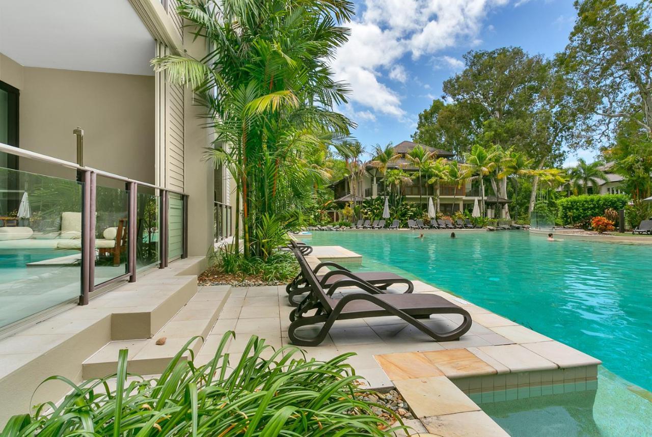 Swim Out In Triton Street Beachfront Apartment Palm Cove