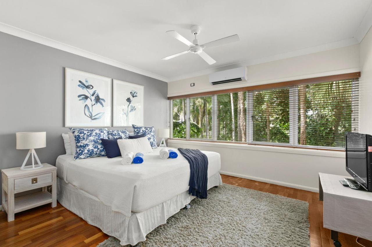 Belle Escapes - Poolside Alamanda Beachfront 
