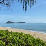Cairns Beaches Flashpackers