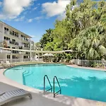 Coral Escape - A Palm Cove Penthouse