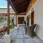 Villa Talpa - An Idyllic Indoor-Outdoor Oasis