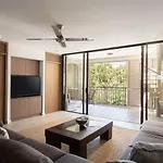 \'Zami\' Penthouse Resort-Style Living At Temple