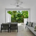Elysium Private Apartments At Beach Club & Spa