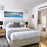 Palm Cove Beachside Apartments - Pool And Garden Views