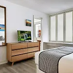 Palm Cove Beachside Apartments - Pool And Garden Views