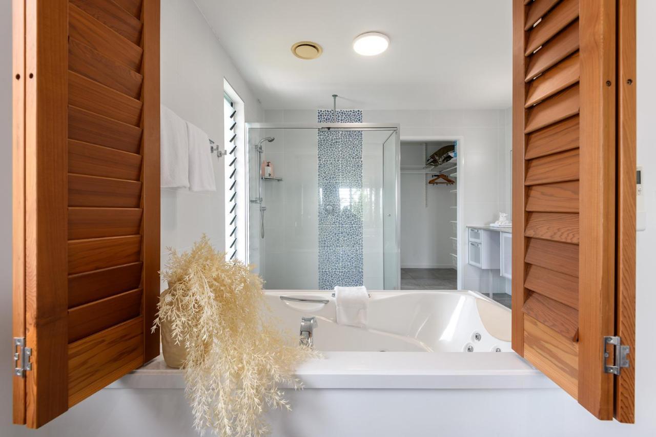 Island Views Beachfront Resort 4*