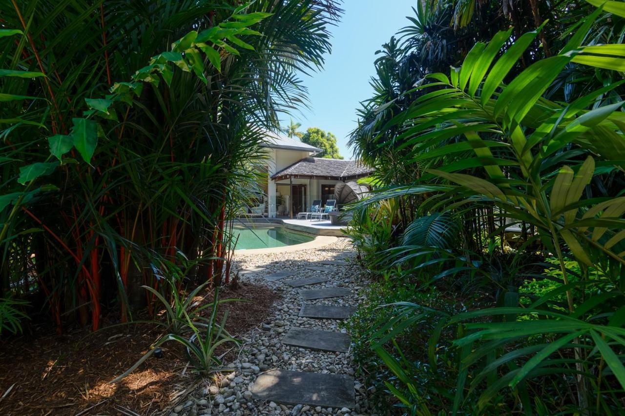 Villa Talpa - An Idyllic Indoor-outdoor Oasis *