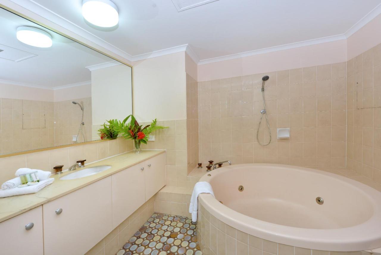 Paringa | Private Beachfront Palm Cove