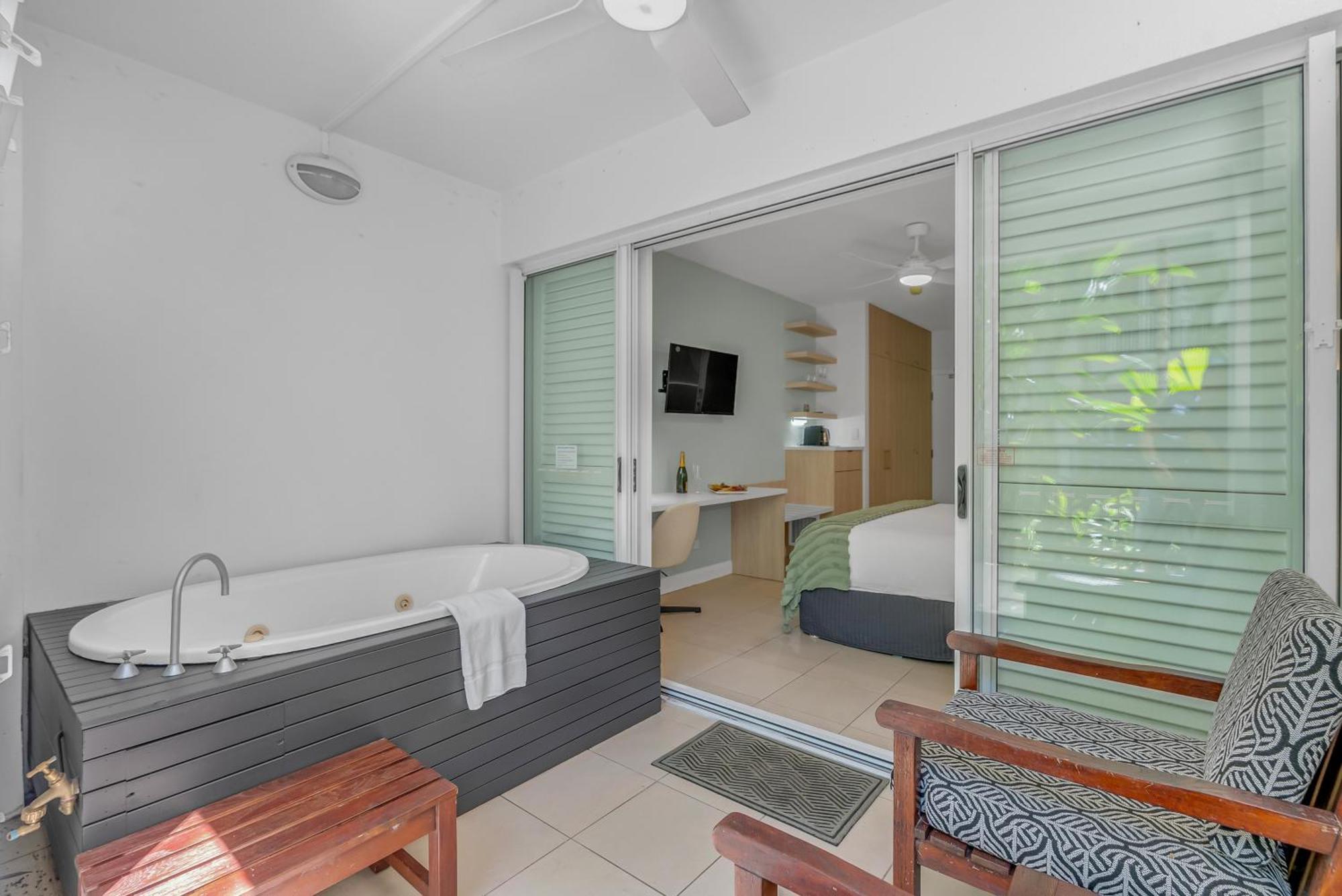 Elysium Private Apartments At Beach Club & Spa *