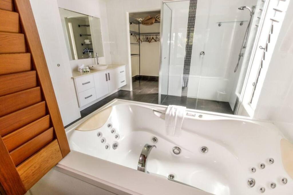 Turquesa At Island Views—beachfront Living * Palm Cove