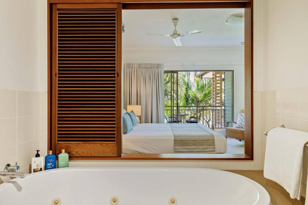 Primrose At Amphora Resort—breezy Beachfront Bliss Apartment *