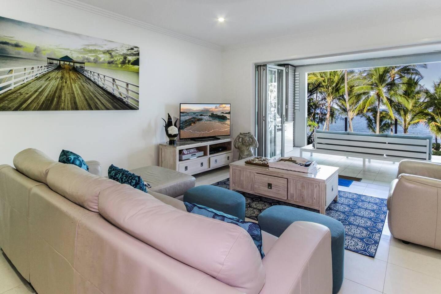 Apartment Aqua Aura - Bask In Beachfront Living