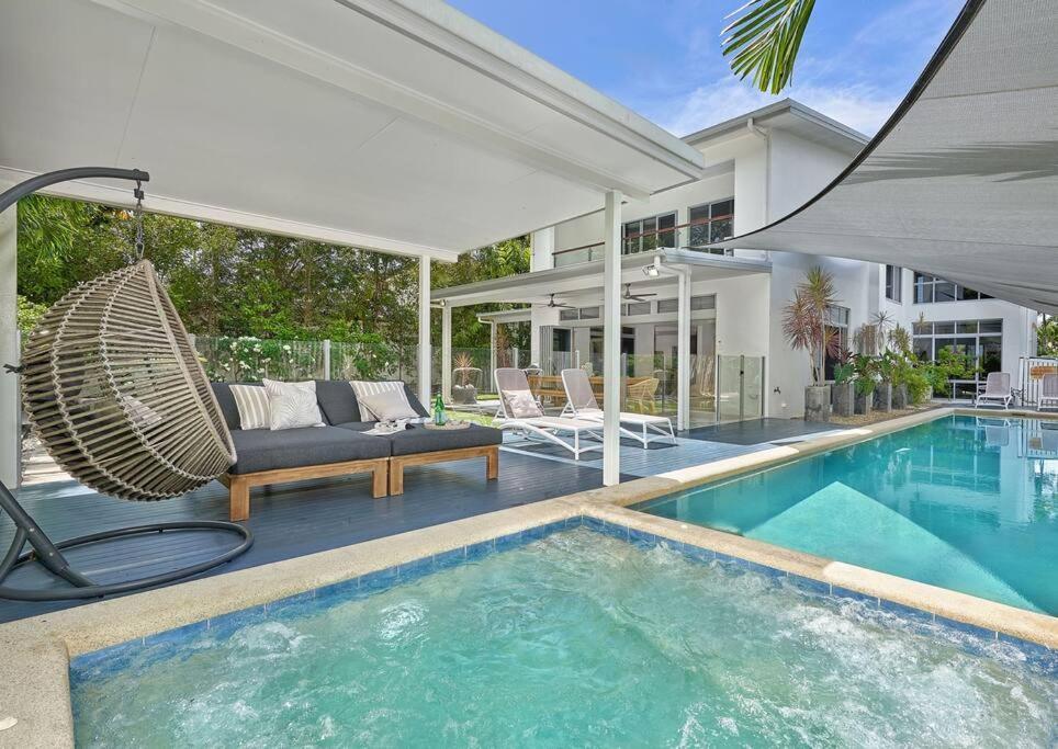 'bask' * Palm Cove