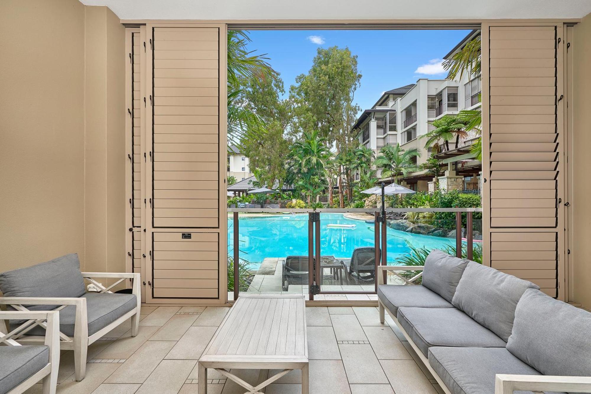 Swim Out In Triton Street Beachfront Apartment *