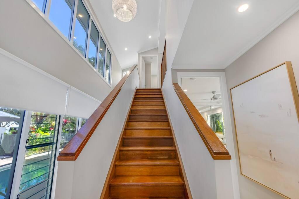 Villa Cove House - Coastal Convenience By The Pool *