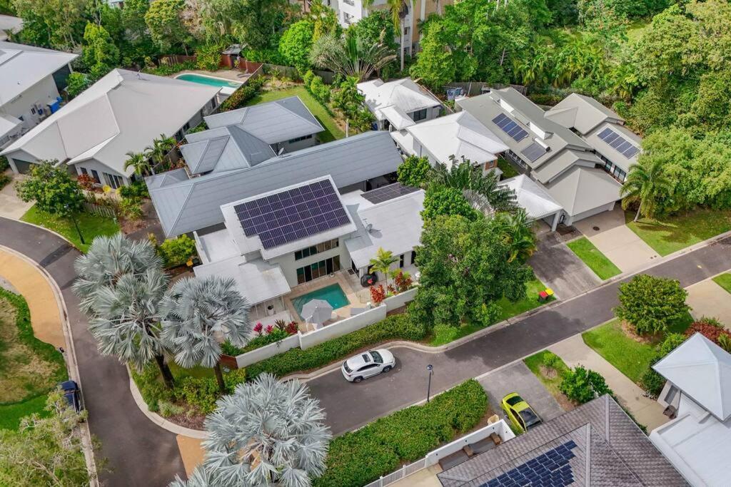 Cove House - Coastal Convenience By The Pool Villa