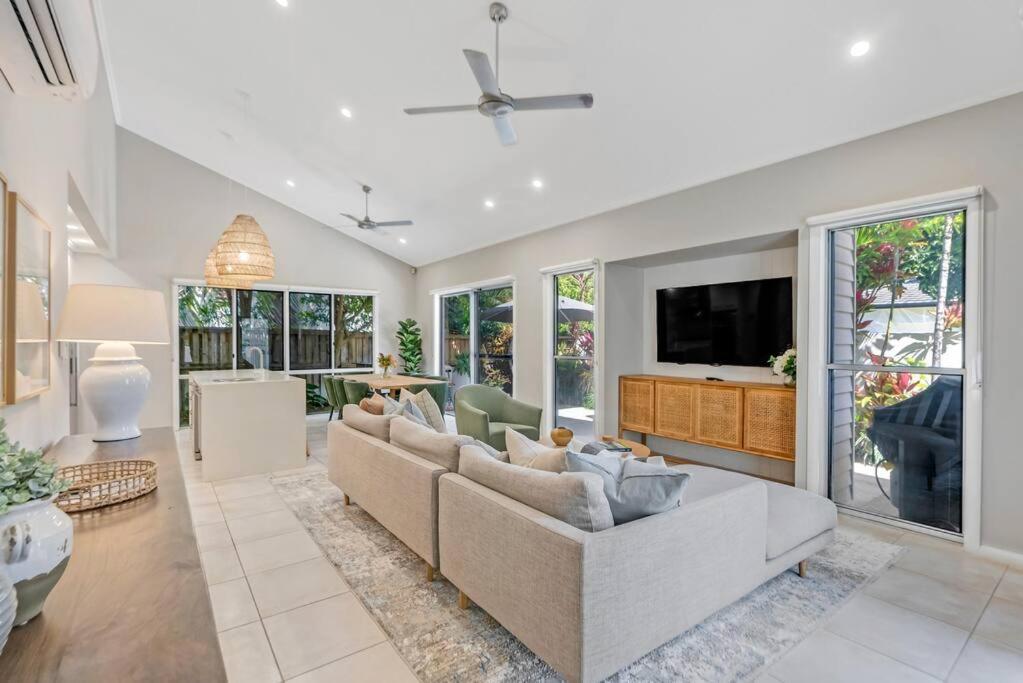 Villa Cove House - Coastal Convenience By The Pool Palm Cove