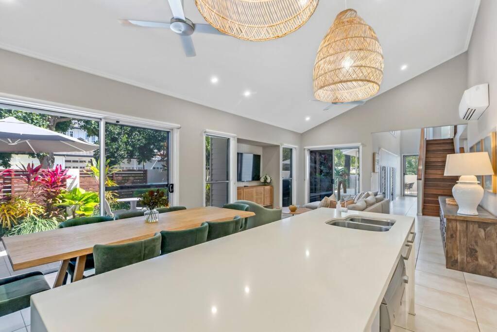 Cove House - Coastal Convenience By The Pool * Palm Cove