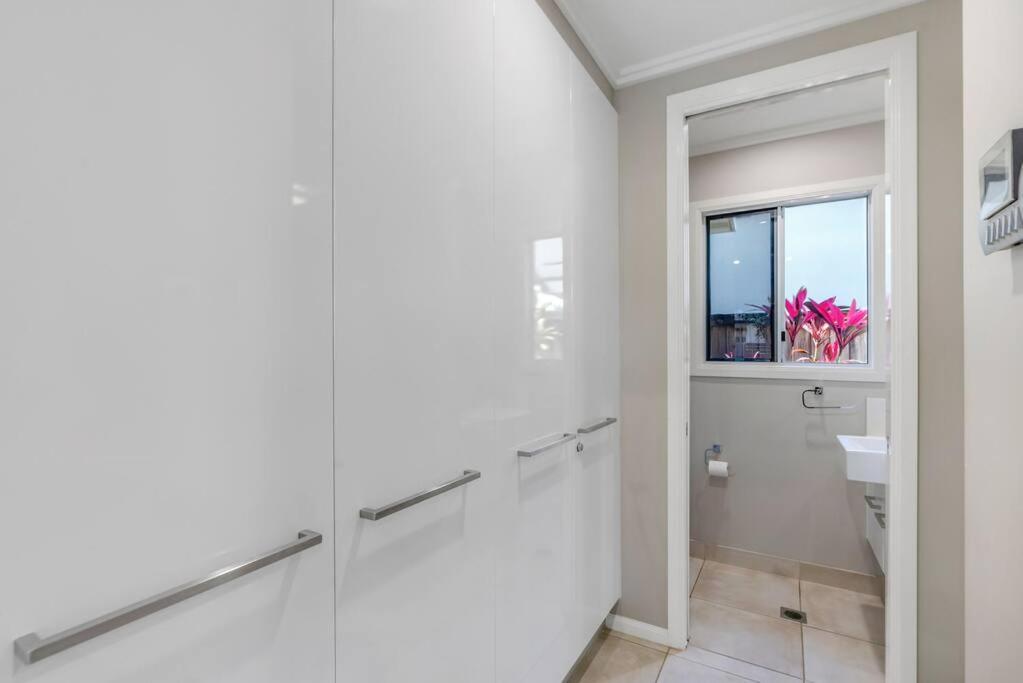 Villa Cove House - Coastal Convenience By The Pool *