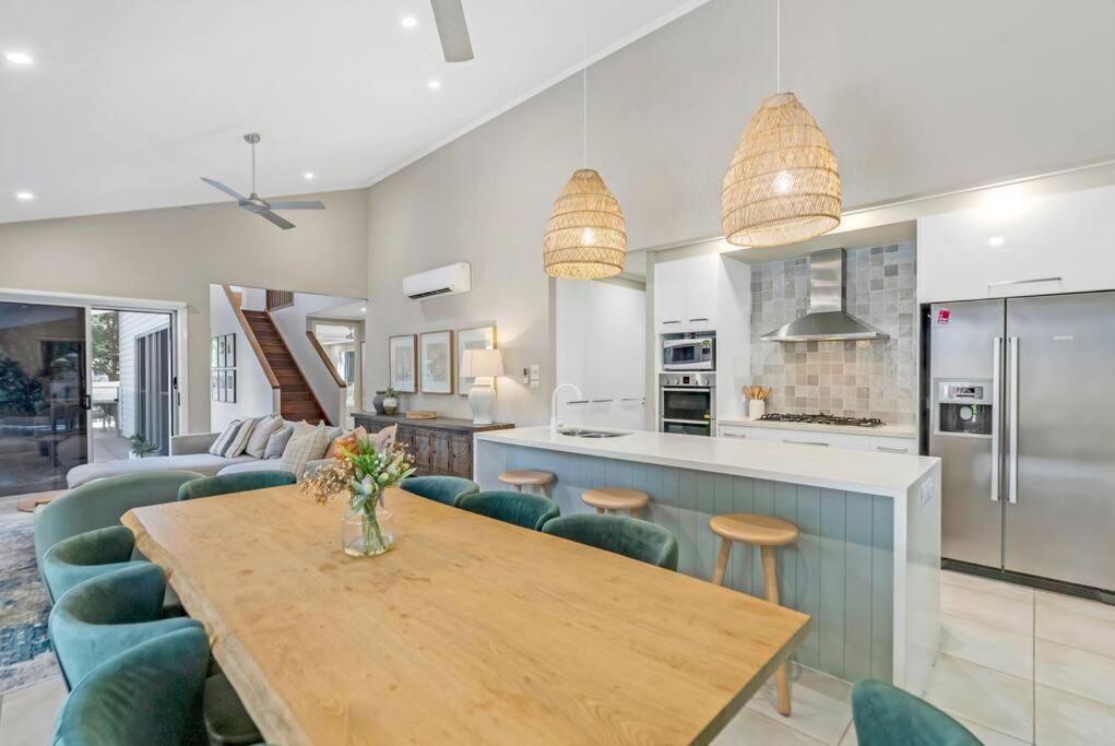Cove House - Coastal Convenience By The Pool Villa