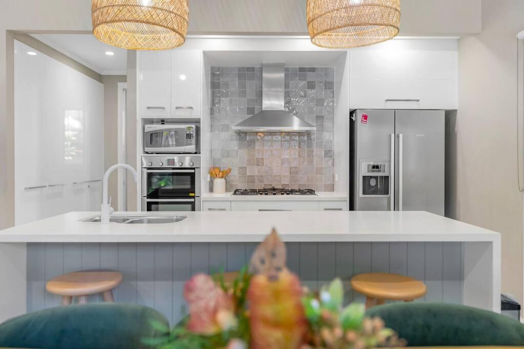 Villa Cove House - Coastal Convenience By The Pool Palm Cove