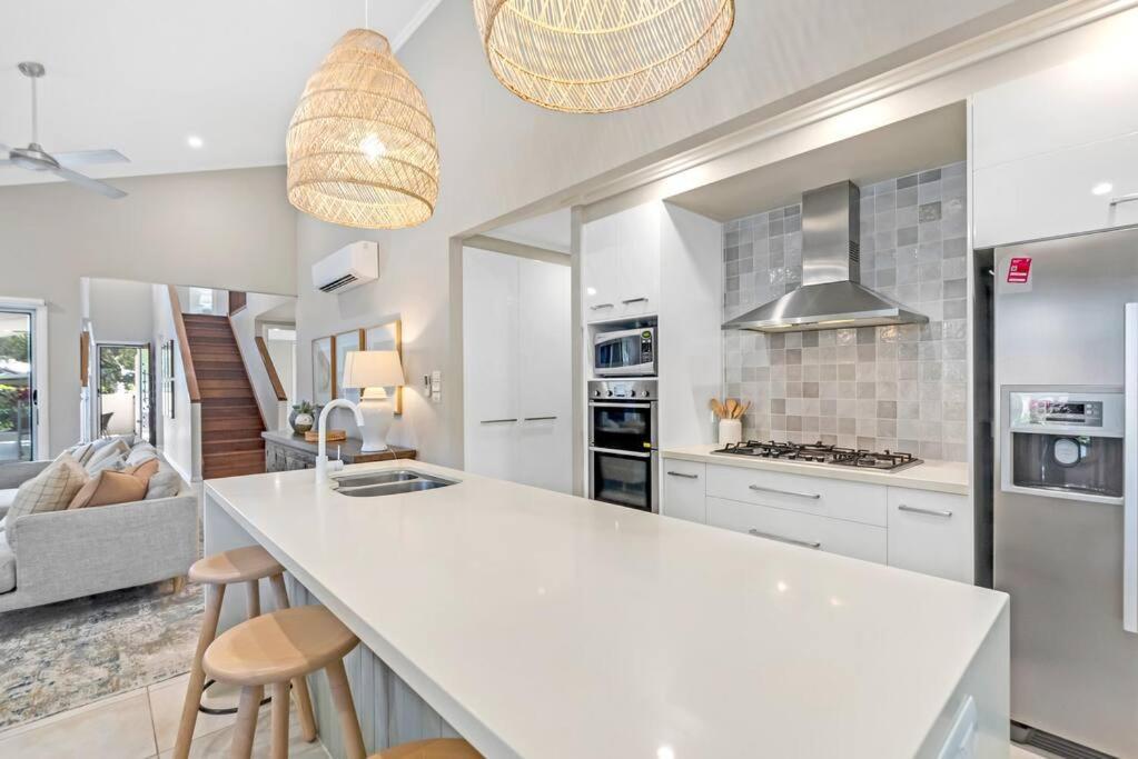 Cove House - Coastal Convenience By The Pool Villa *