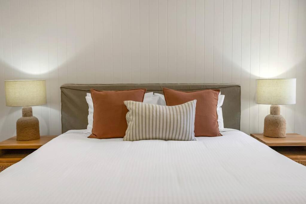 Cove House - Coastal Convenience By The Pool Villa