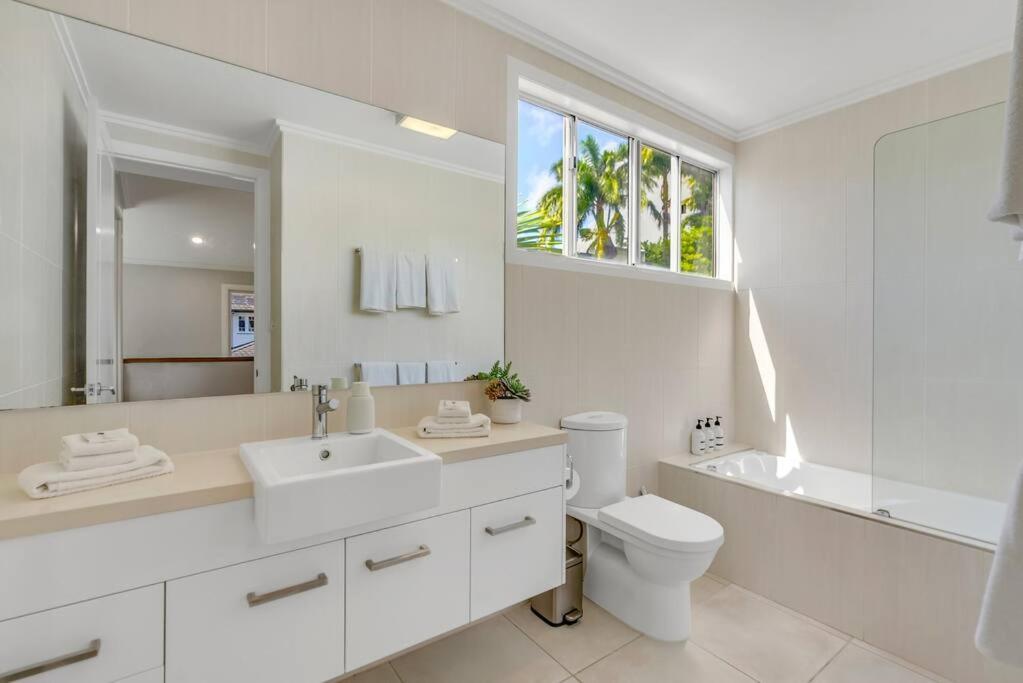 Cove House - Coastal Convenience By The Pool *