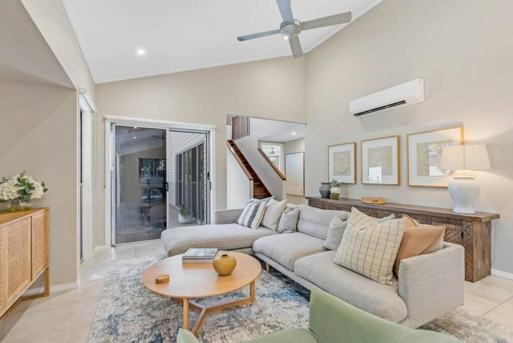 Cove House - Coastal Convenience By The Pool * Palm Cove