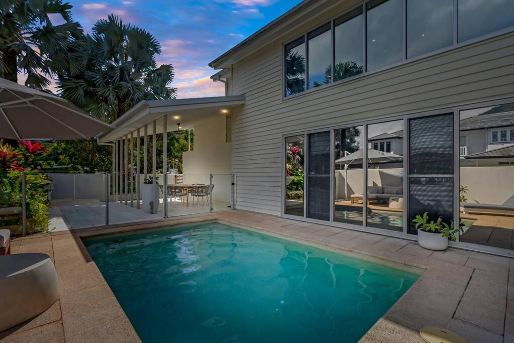 Cove House - Coastal Convenience By The Pool