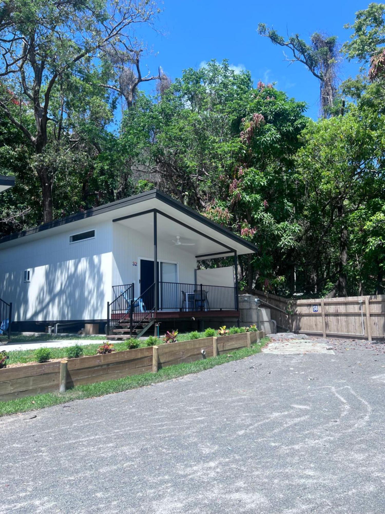 Ellis Oceanfront Holiday park 4*