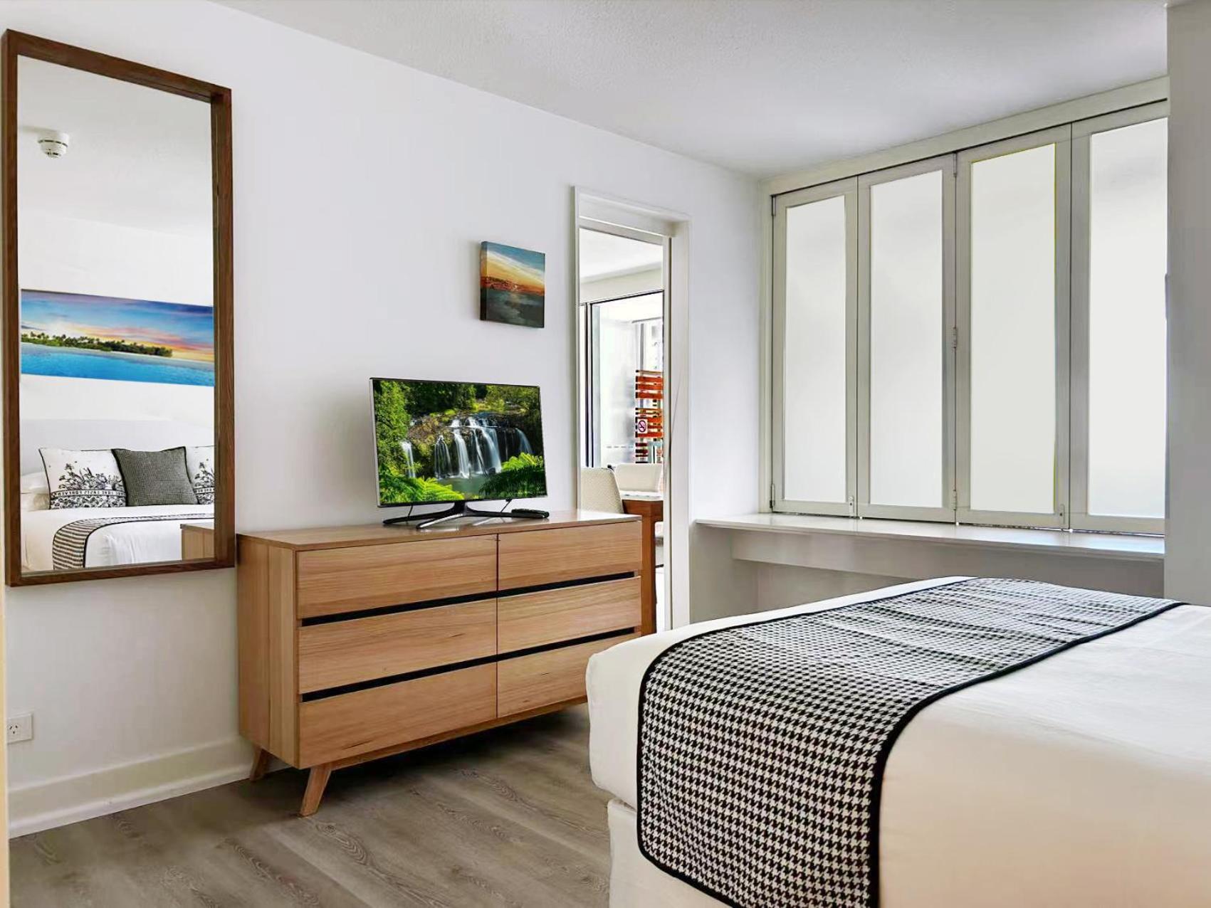 Beachside - Pool And Garden Views Apartment