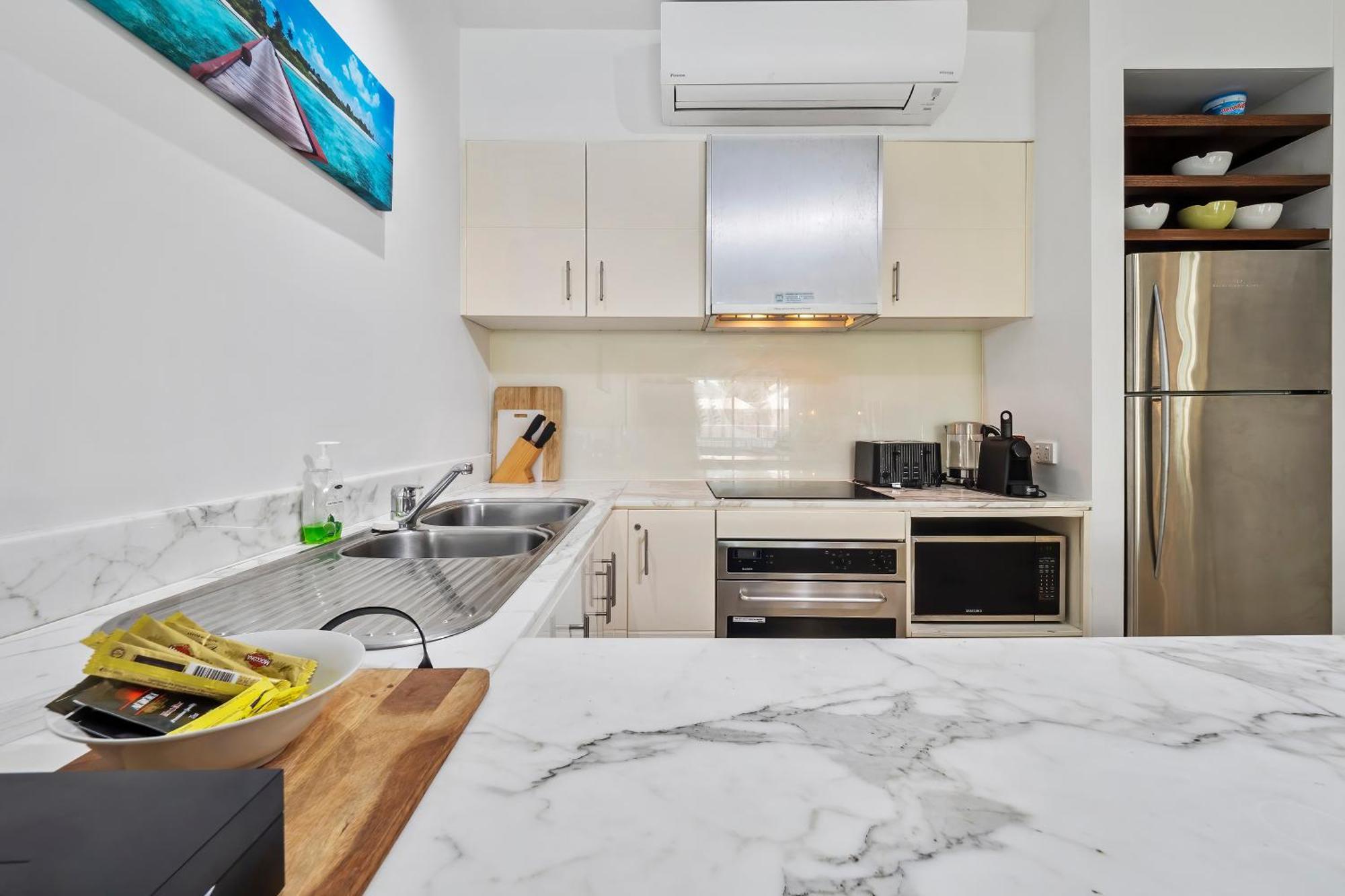 Club - Privately Managed Apartment Palm Cove