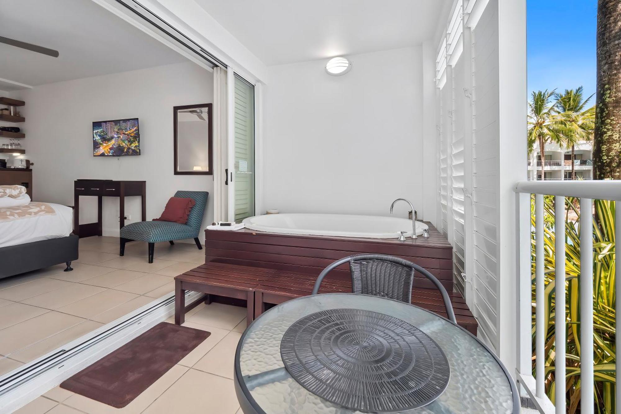 Private Club In Building 2 Apartment Palm Cove