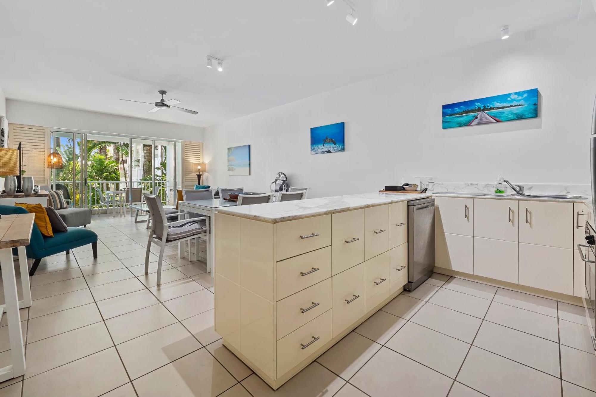 Private Club In Building 2 Palm Cove
