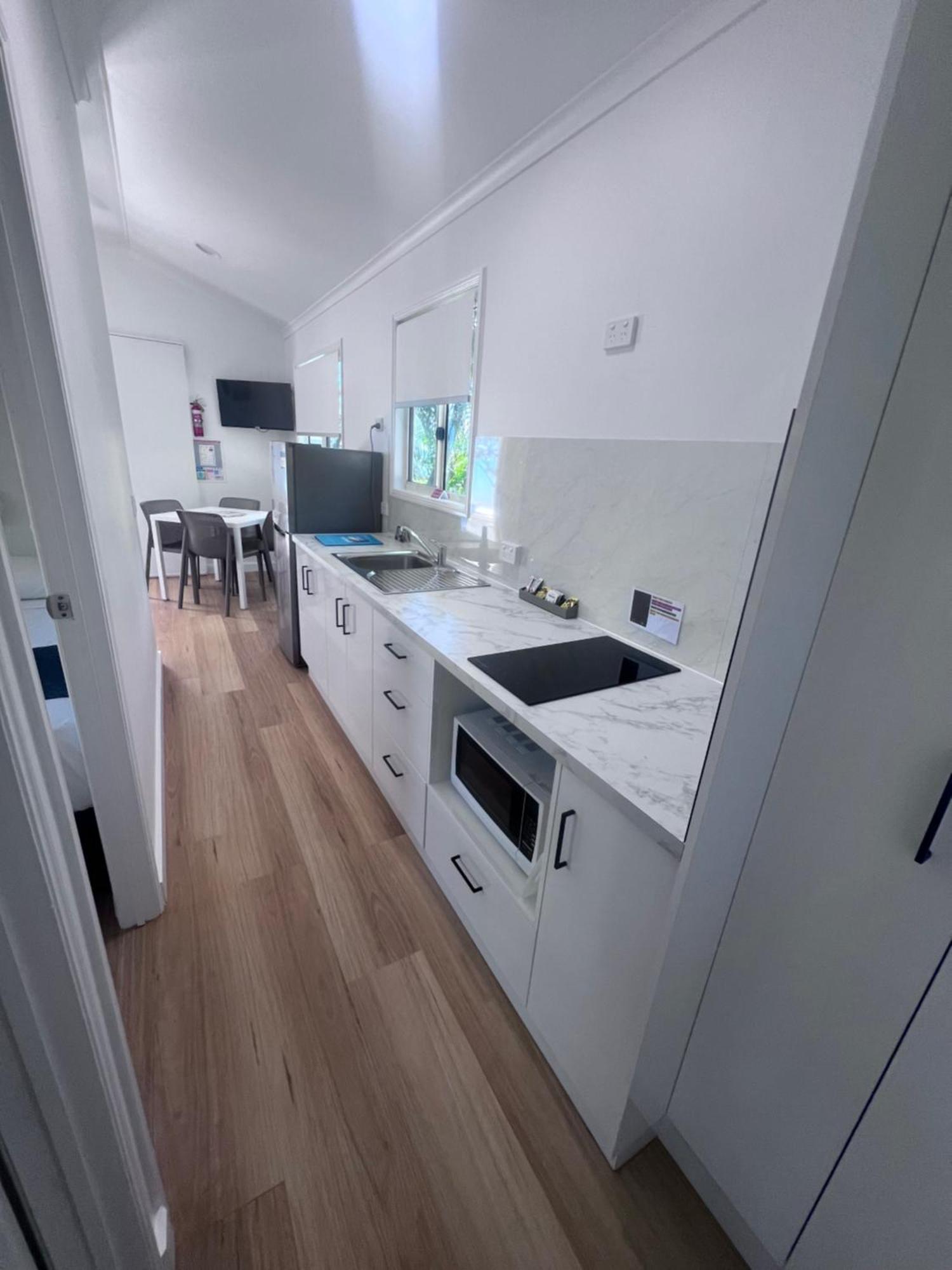 Ellis Oceanfront 4*