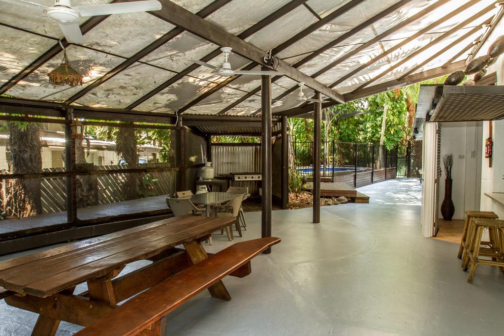 Hostel Cairns Beaches Flashpackers Palm Cove